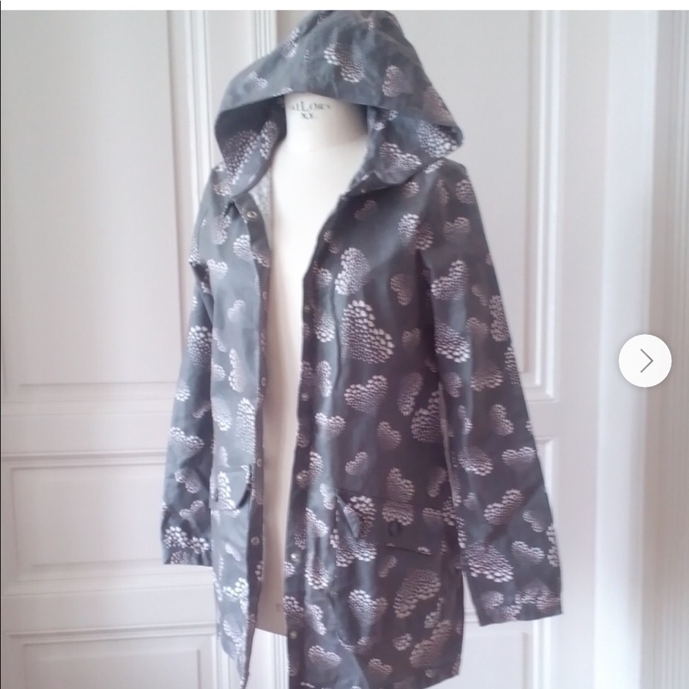 Trafaluc Rain coat with heats and patch pockets
